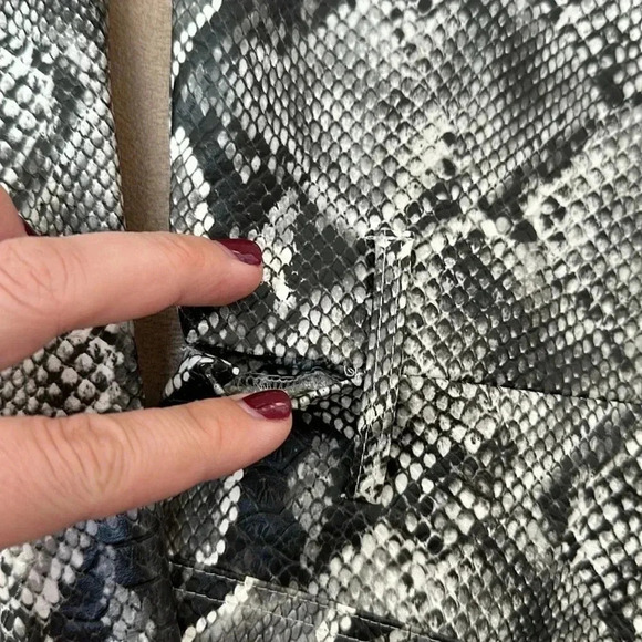 NONchalant Label Revolve Python Jumpsuit RARE! Sz XS - Picture 12 of 13